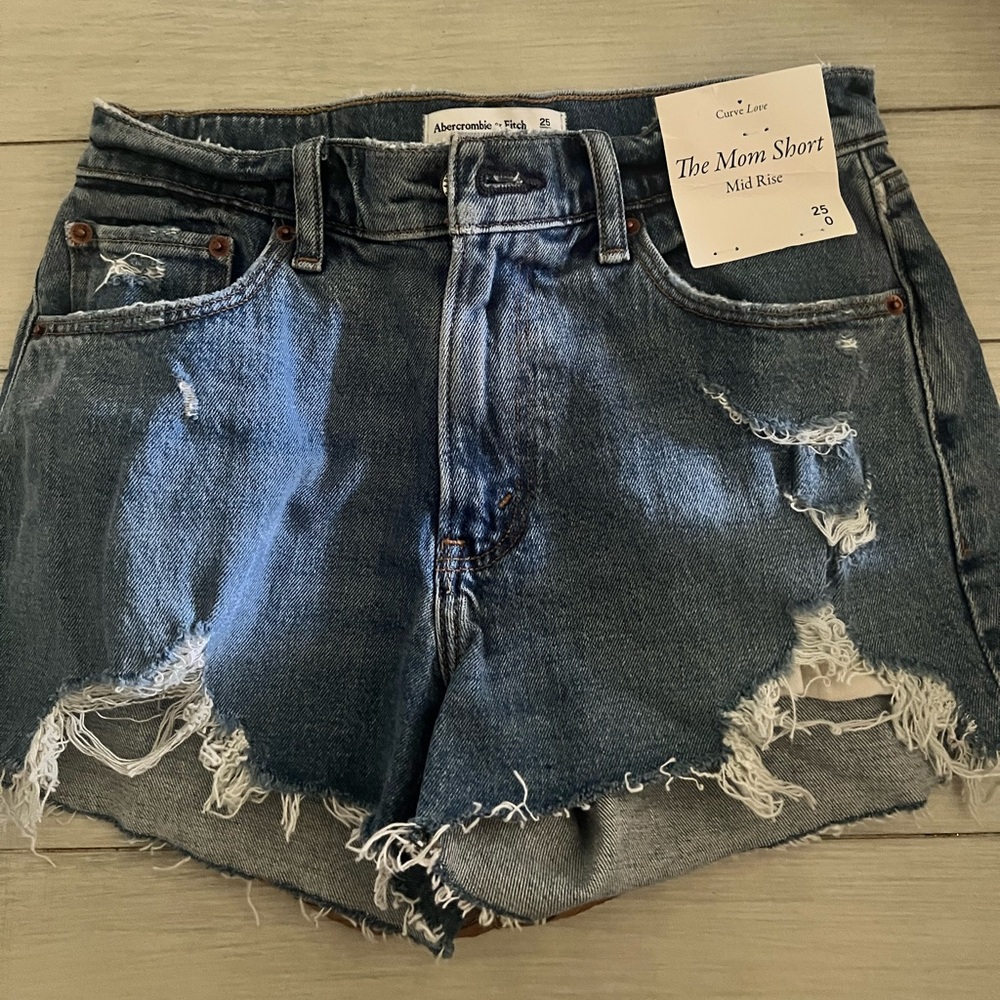 Abercrombie shorts, brand new, size 25/0.